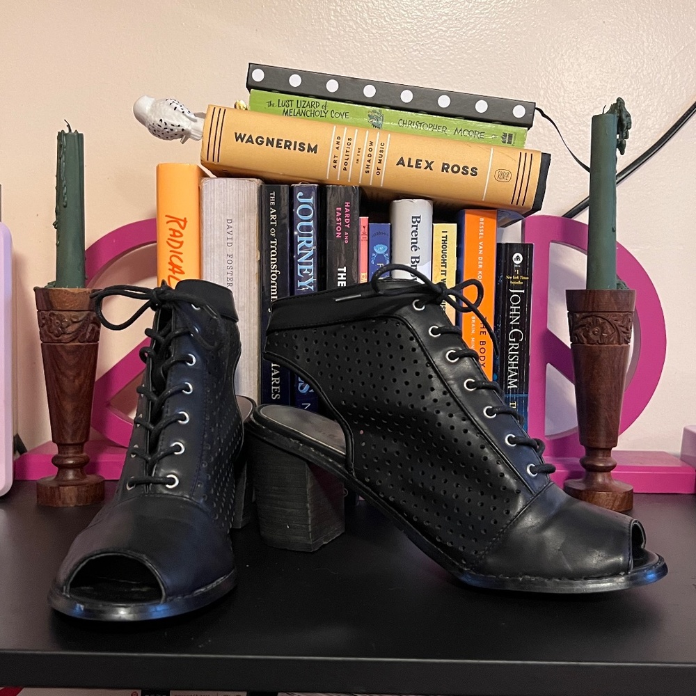 EUC Chinese Laundry Peep Toe Booties